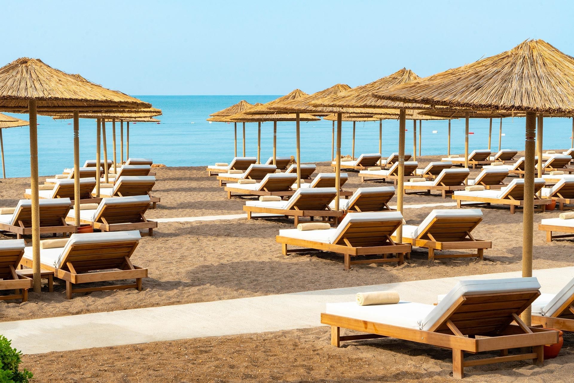 Private taxi to Lara Beach 